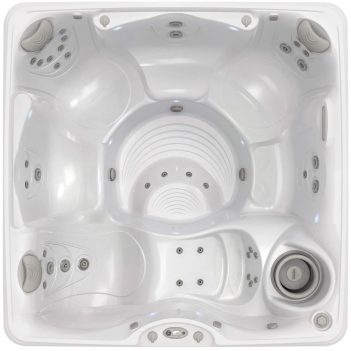 Foto van Caldera Spa type Palatino. Het bad op de foto heeft een kuip in de kleur arctic white.